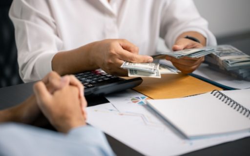 C’est l’histoire d’un employeur qui ne peut pas se contenter du bulletin de paie…