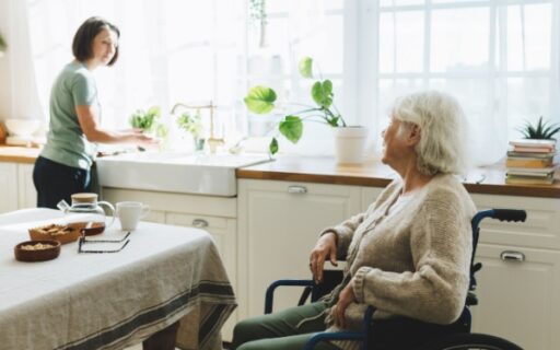 Aide à domicile : l’âge d’accès à l’avantage social est réhaussé