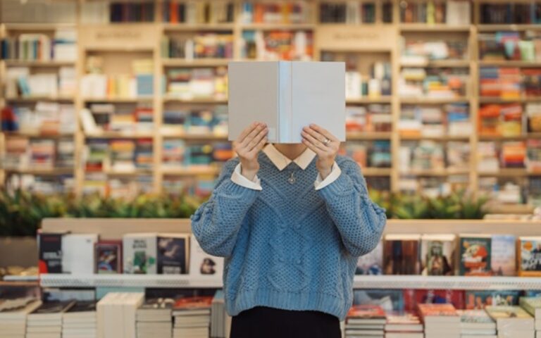 Artistes-auteurs : quelle fiscalité pour la vente de leurs propres livres ?